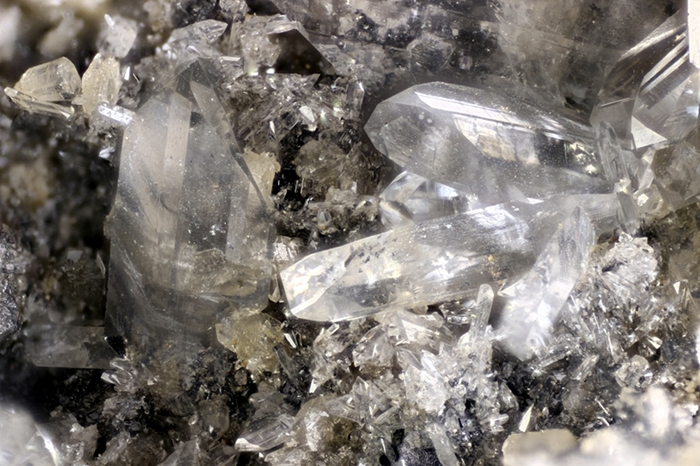 Anglesit, Bildbreite 4.5 mm, Copyright F. Müller.