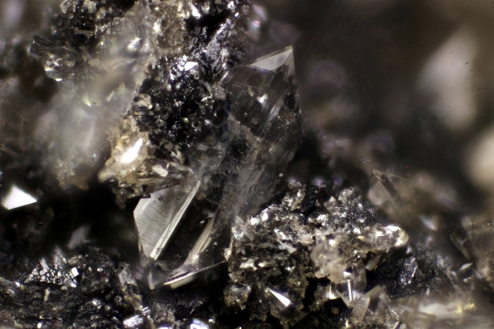 Anglesit, Bildbreite 1.9 mm, Copyright F. Müller.