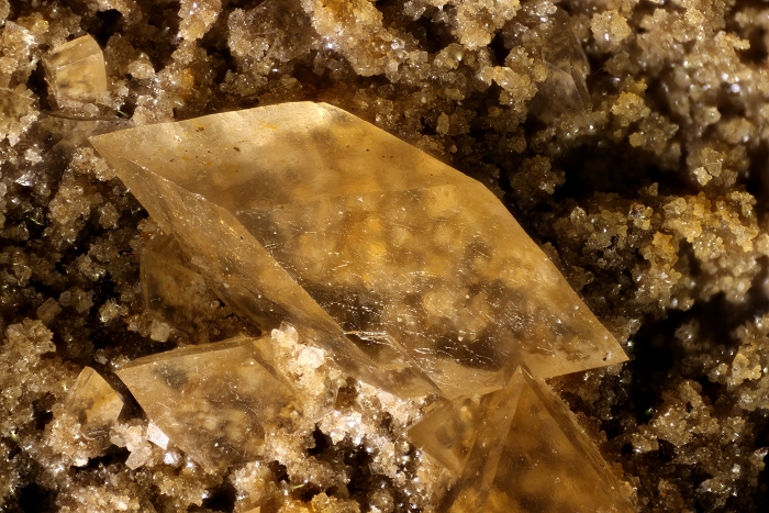 Calcit, Bildbreite 7.8 mm, Copyright F. Müller.